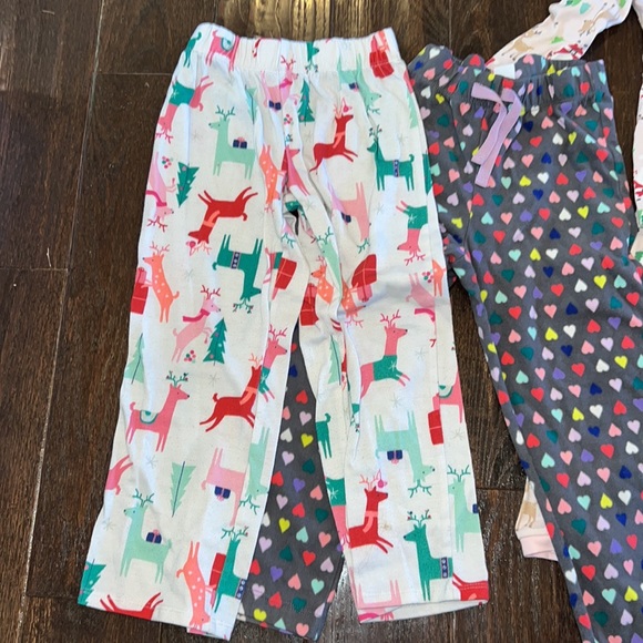 Girls XS 4/5 Christmas pajama bundle - Picture 4 of 9
